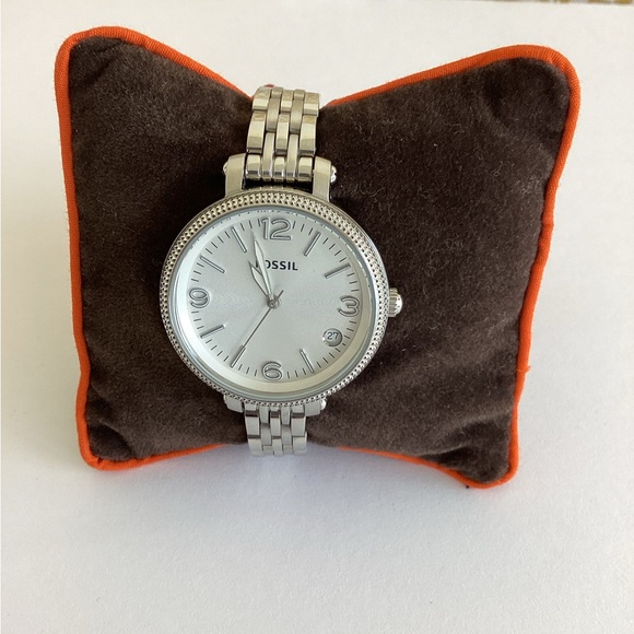 Fossil ES3180 Silver Watch; needs a battery - Picture 1 of 3